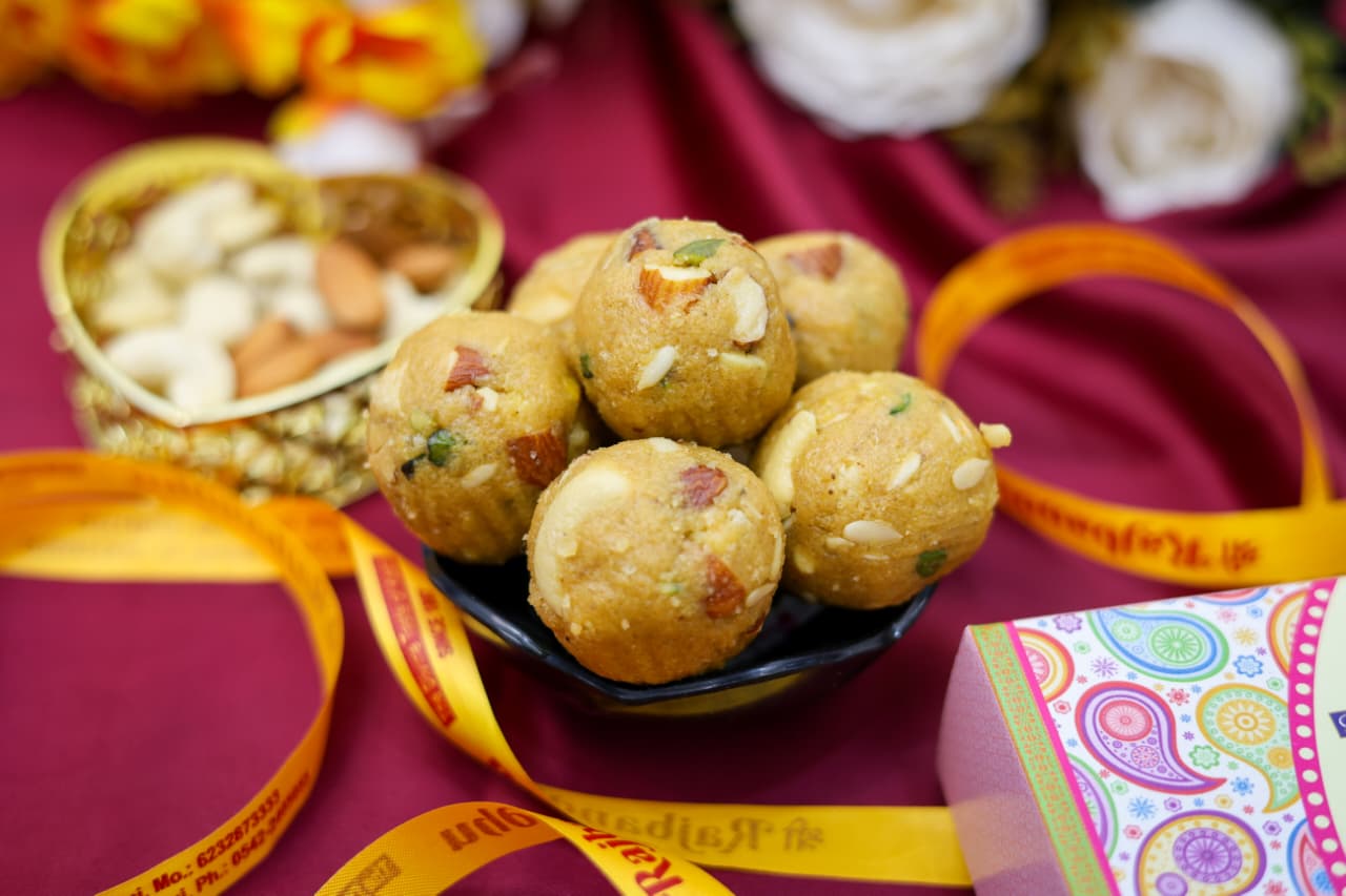 SPECIAL BESAN LADDU